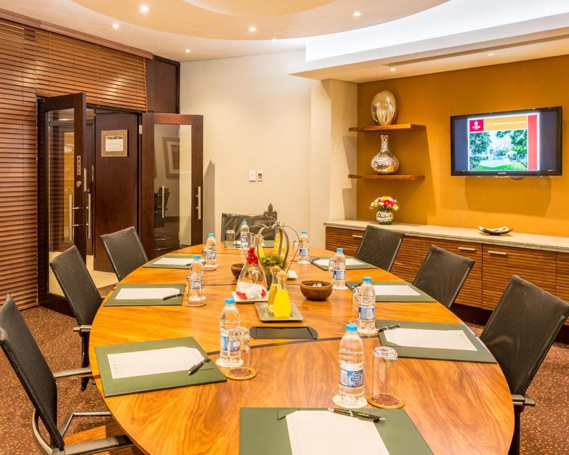 City Lodge Hotel Hatfield, Претория Экстерьер фото