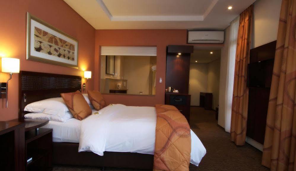 City Lodge Hotel Hatfield, Претория Экстерьер фото